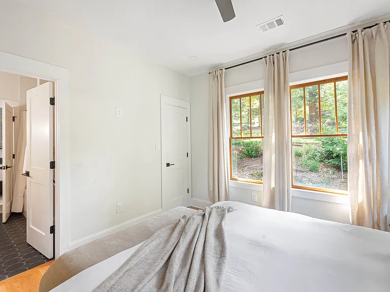 987 Blue Ridge Ave NE #CH — Photo 3