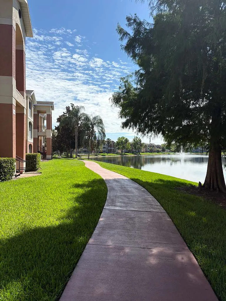 2 bed, 975 sqft, $1,900 — Photo 4