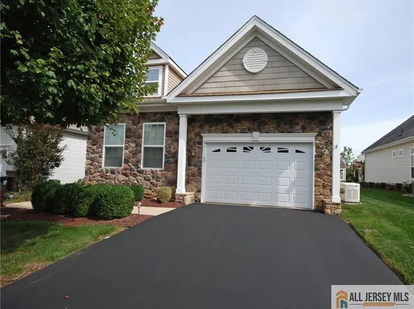 3 Turret Dr, Monroe Township, NJ 08831