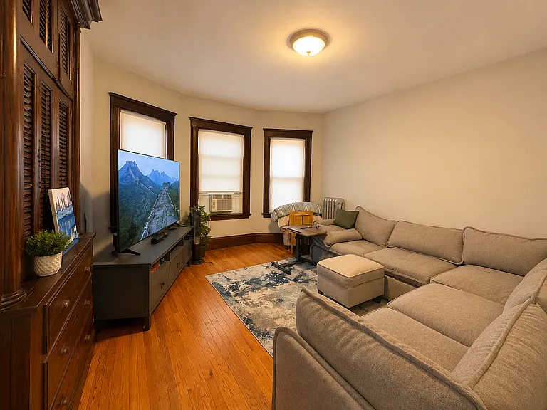 21 Berwick Rd — Photo 4