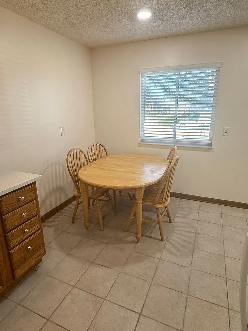 Charming 3-Bedroom Ranch Home in Roseville — Photo 4