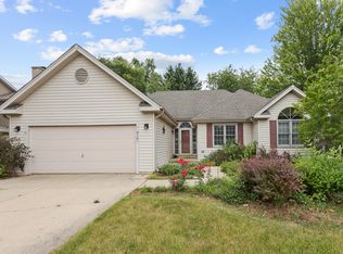 4761 Oregon Trl, McHenry, IL
