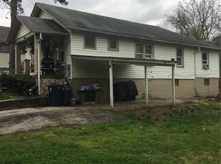 8702 Wales Rd, Saint Louis, MO 63121