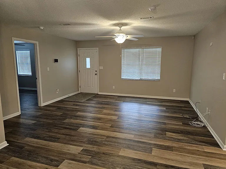 2602 Davis Ave — Photo 7