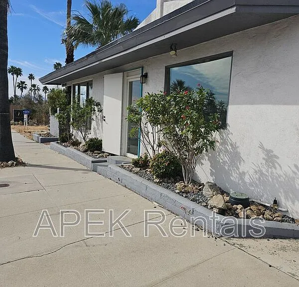 2231 N Palm Canyon Dr #2235 — Photo 2