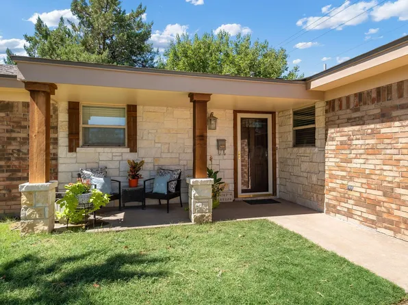 107 Carson Ave, Dumas, TX 79029