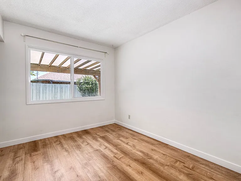 5681 Charter Ave — Photo 12