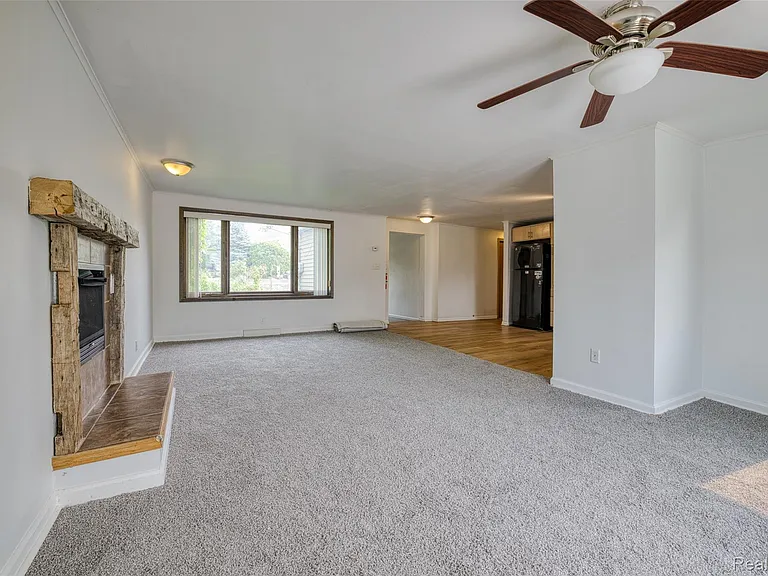 10401 Degrand St — Photo 5
