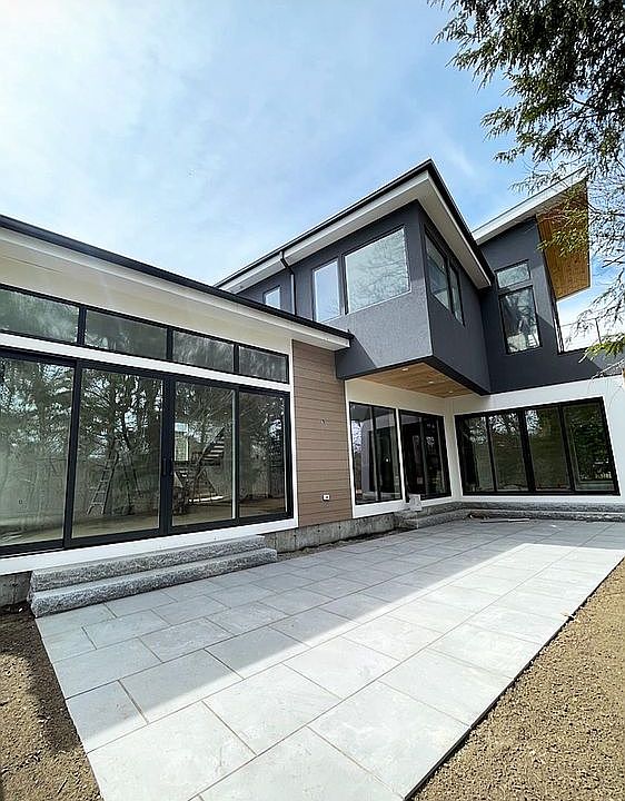 2nd image of 1 Edgewater Dr