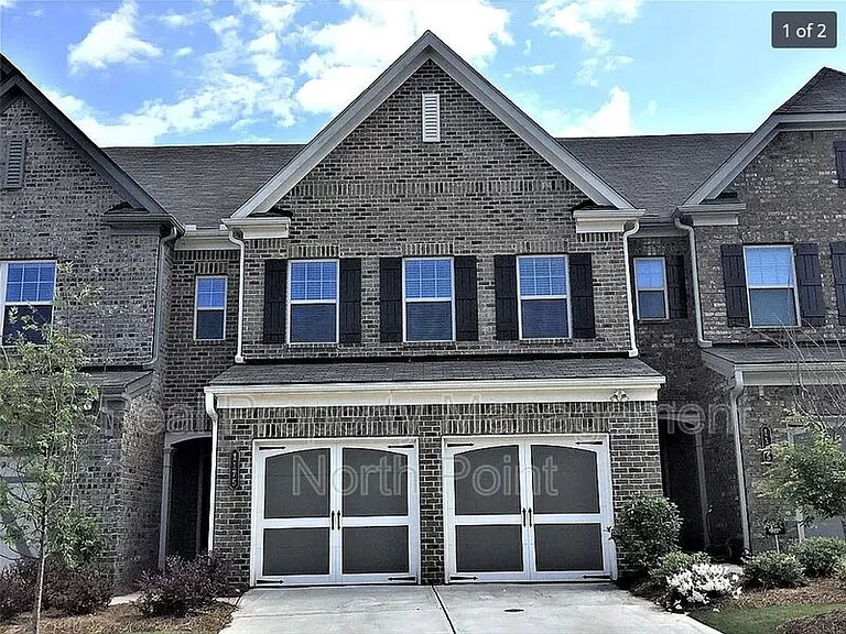 1175 Hampton Oaks Dr — Photo 1