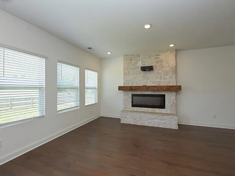 161 Crabourne Dr — Photo 22