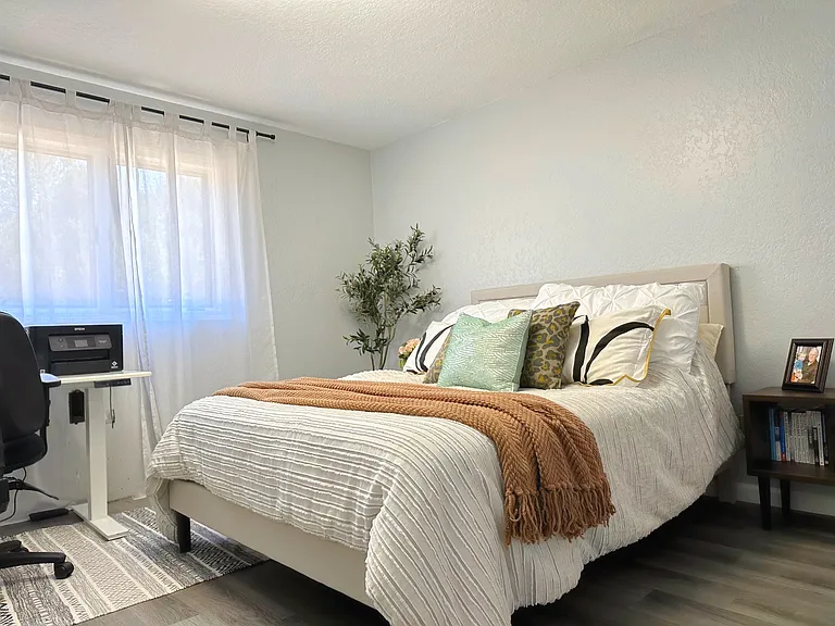 2209 Crestview Dr — Photo 33