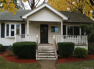 44 Leslie St, Mount Clemens, MI 48043