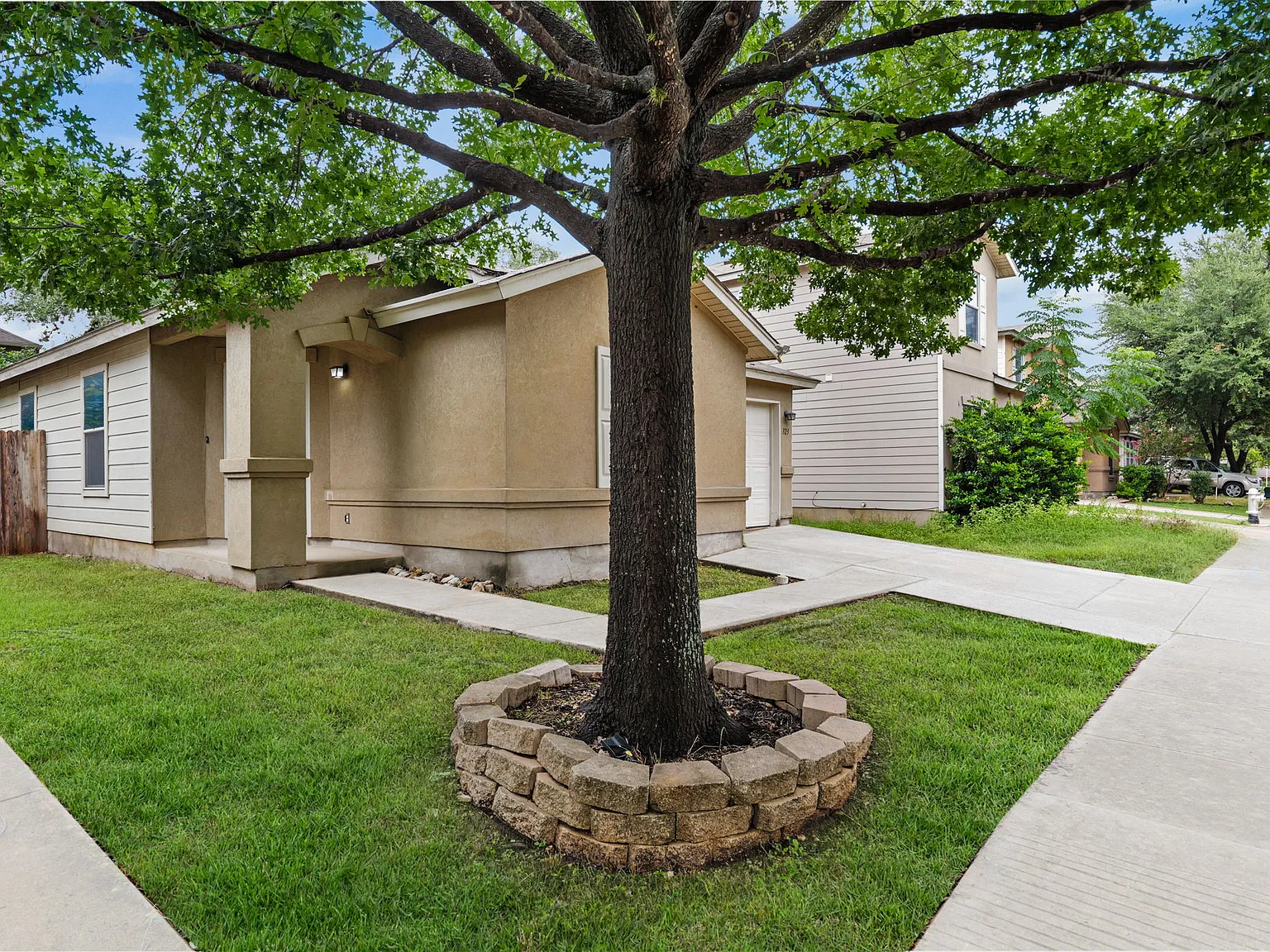 323 Amberdale Oak - 1 — Photo 3