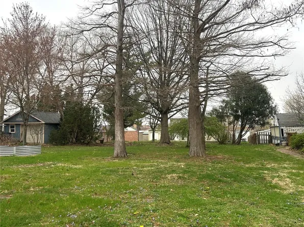 921 High St, Grinnell, IA 50112