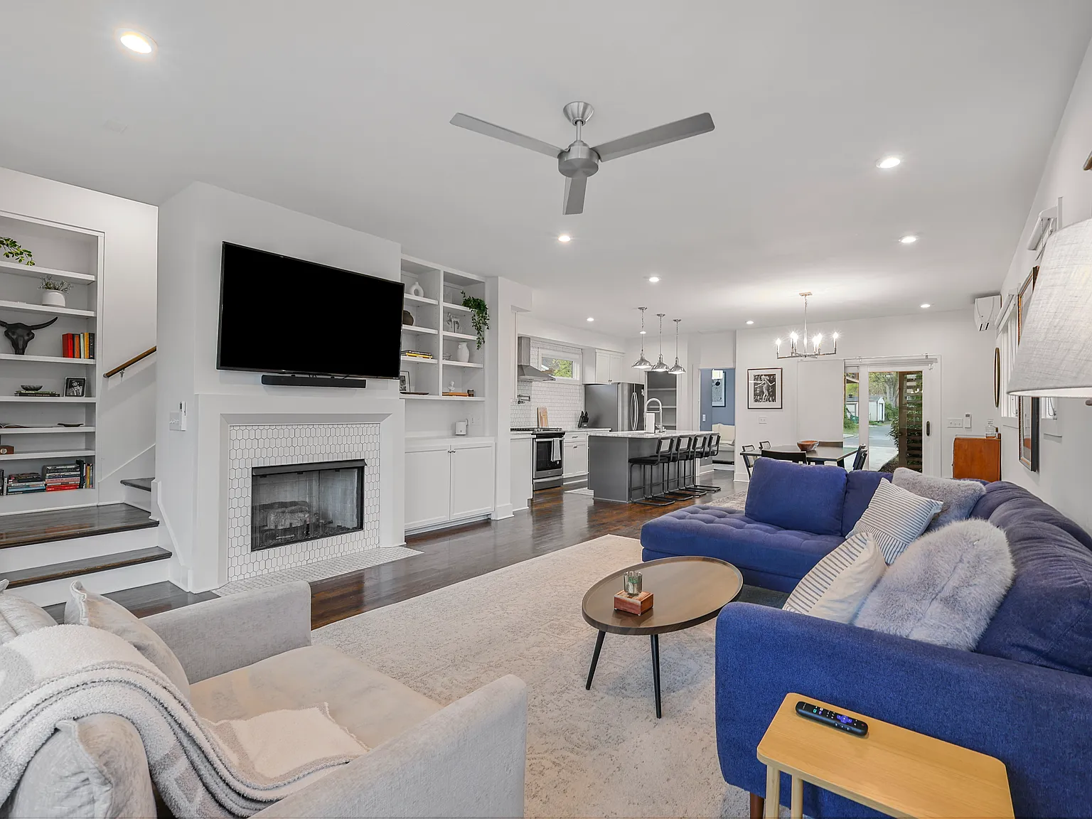 4 bed, 3.5 bath, 2268 sqft, $5,999 — Photo 1