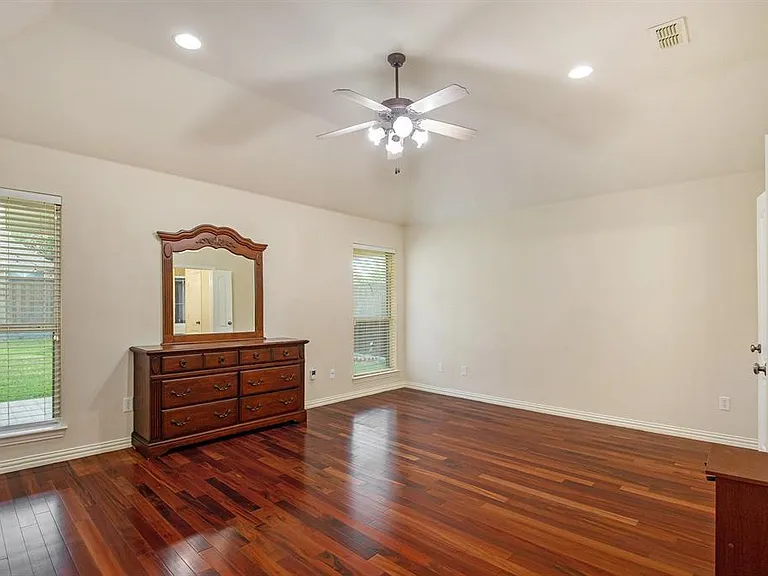 6925 Katherine Ct — Photo 9