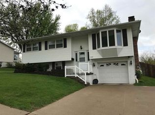 2112 Graham Cir, Dubuque, IA 52002