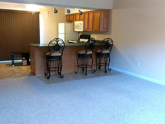 3rd image of 10 Silver Creek Dr