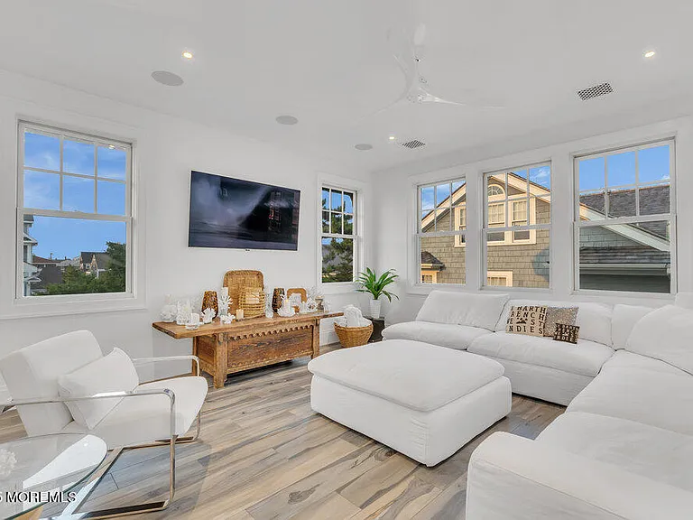 985 Ocean Ave — Photo 111