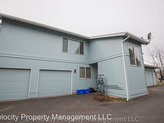 2nd image of 1095 NE Hidden Valley Dr APT 4