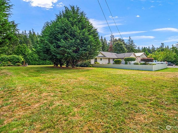 3rd image of 1073 Loganberry Lane