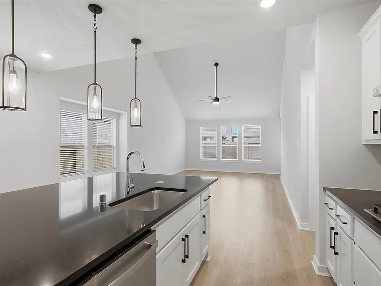 5011 Bowen Prairie Dr — Photo 6