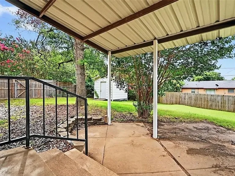 1402 Hillcrest Dr — Photo 31