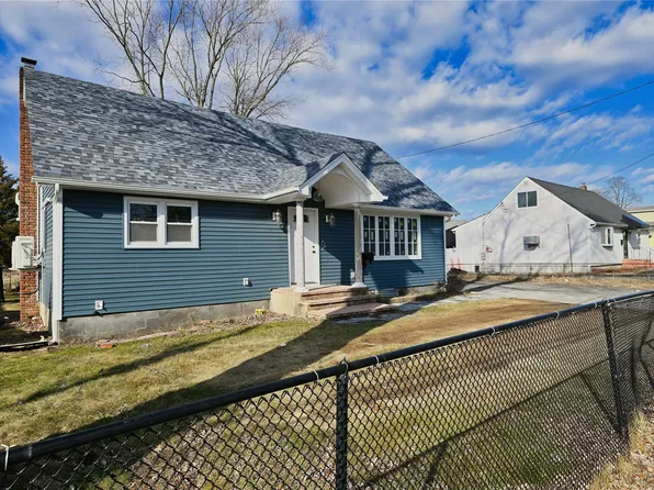 12 William Street, Central Islip, NY 11722