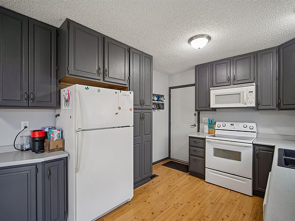 5th image of 1317 NW Pebble Dr