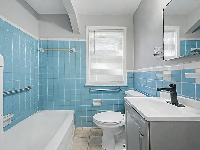 15712 Vaughan St — Photo 7