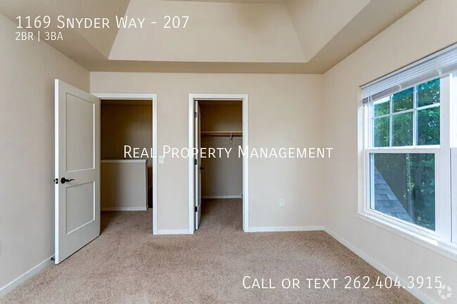 Beautiful Townhome Living in Oconomowoc Private Entry & Attached Garage! 1695 Sq Ft. — Photo 2
