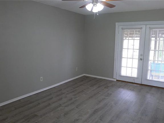 3rd image of 726 Laguna Dr