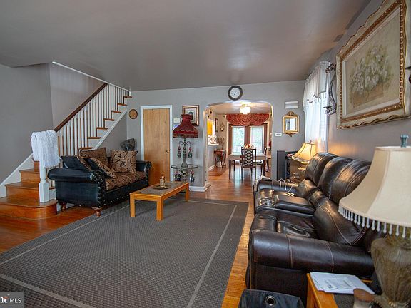 4th image of 672 Yeadon Ave