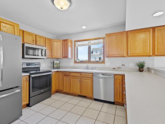 3rd image of 1014 South Perry Parkway
