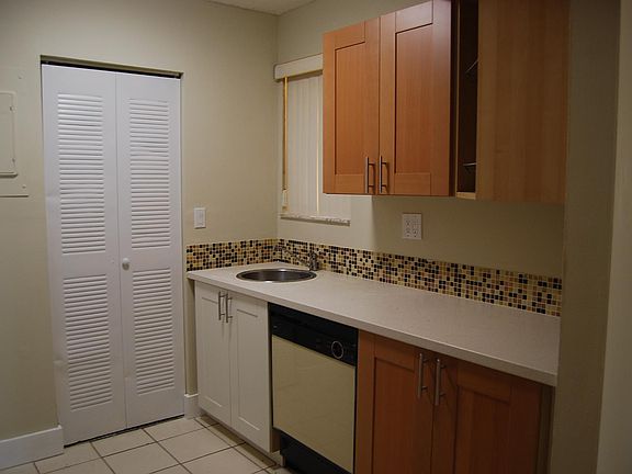 3rd image of 650 NW 114th Ave APT 104