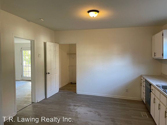4th image of 1807 Wood St