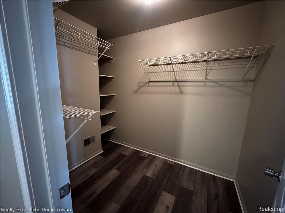 38615 Meadowdale, photo 10
