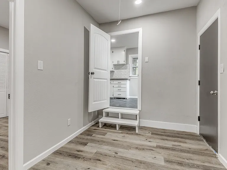 349 SE Rockwood Ave — Photo 41