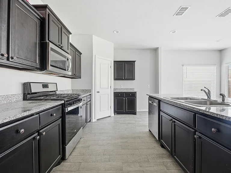 8520 Trickham Bnd — Photo 4