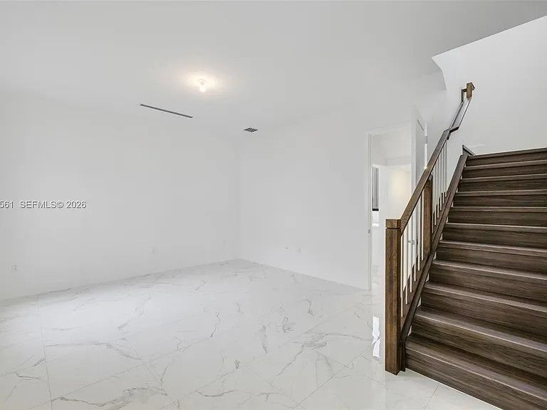 19749 NE 16th Pl — Photo 29