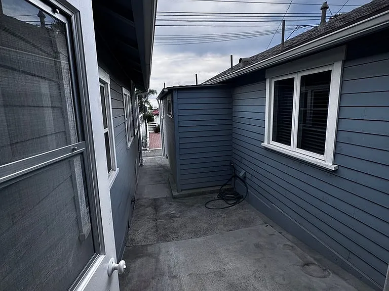 Modern Bungalow Located Blocks from Crescent Bay Beach-In Unit Laundry Included — Photo 26