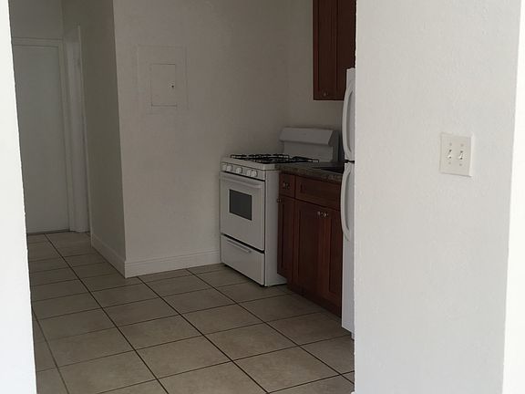 3rd image of 925 Marseille Dr APT 1