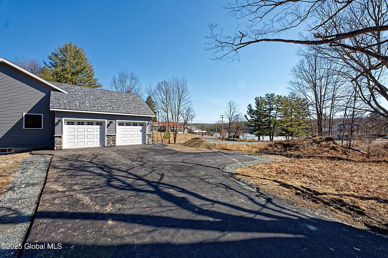 4th image of 28 Hogarty Road