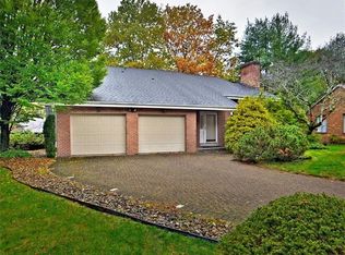 216 Hawthorne Ct, Pittsburgh, PA 15221