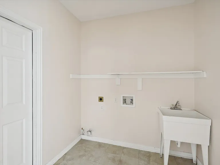 14625 Windsor Ct — Photo 2