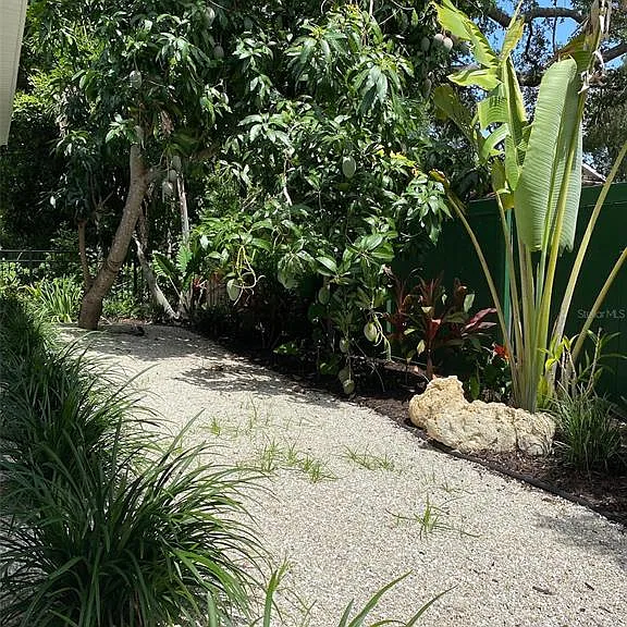 2933 Maiden Ln — Photo 30