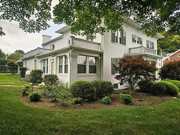 4th image of 227 Church St