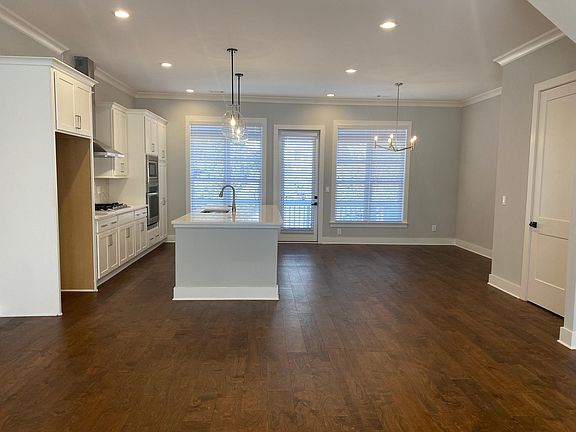 Great architectural design throughout, 9' ceilings, hardwood floors!