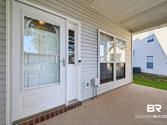 5th image of 7050 Highpointe Pl W